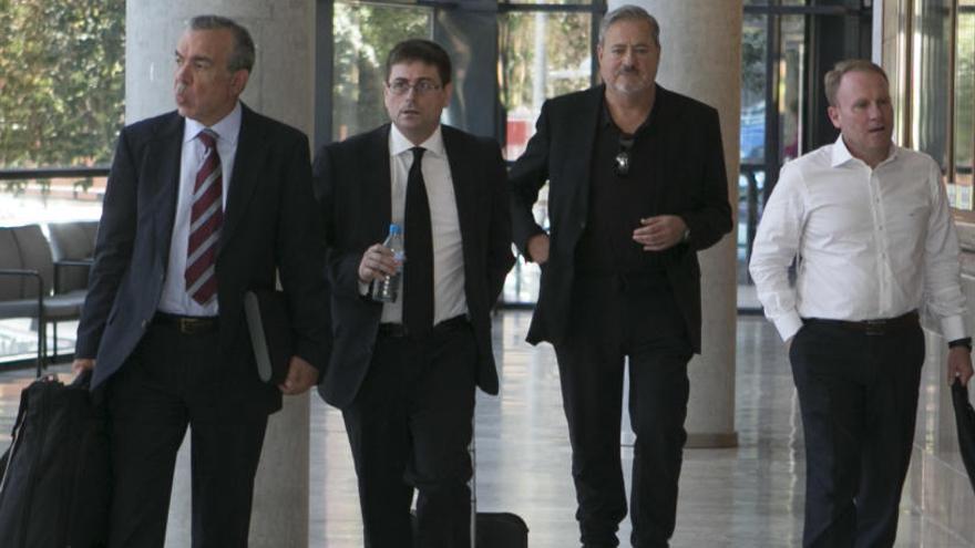 Roberto López Abad y Antonio Gil-Terrón, con sus abogados.