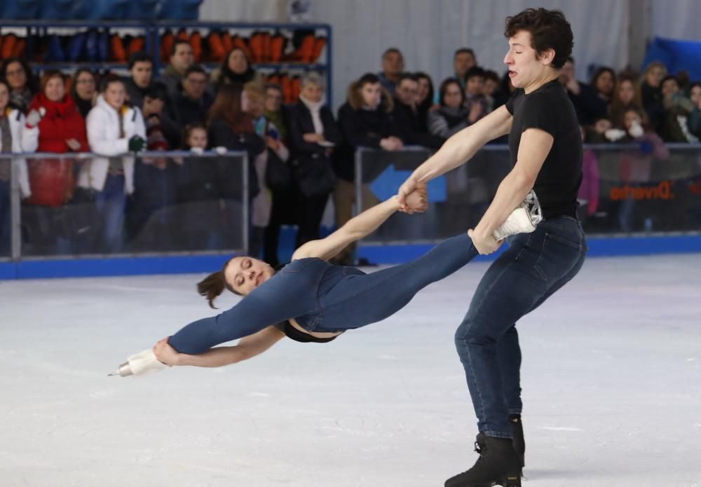 Exhibición de patinaje sobre hielo en Gijón