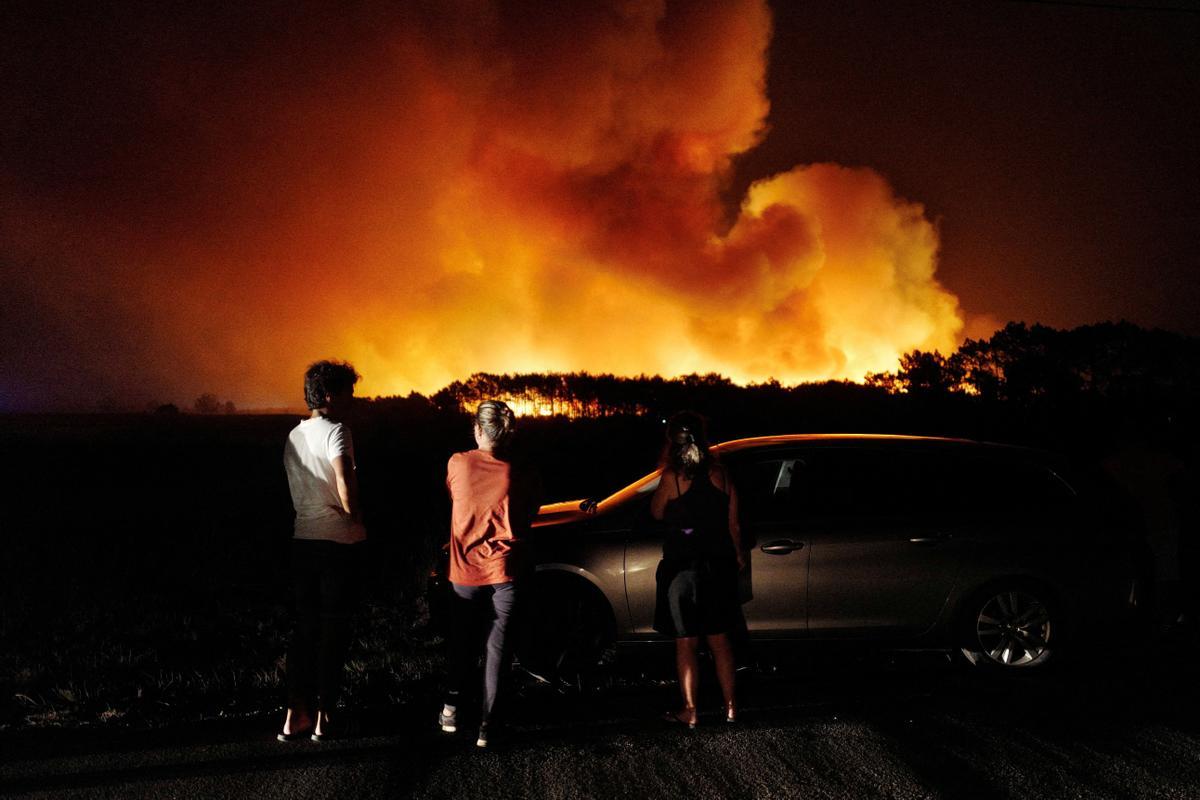 Evacuadas unas 1.400 personas por un incendio forestal en Portugal