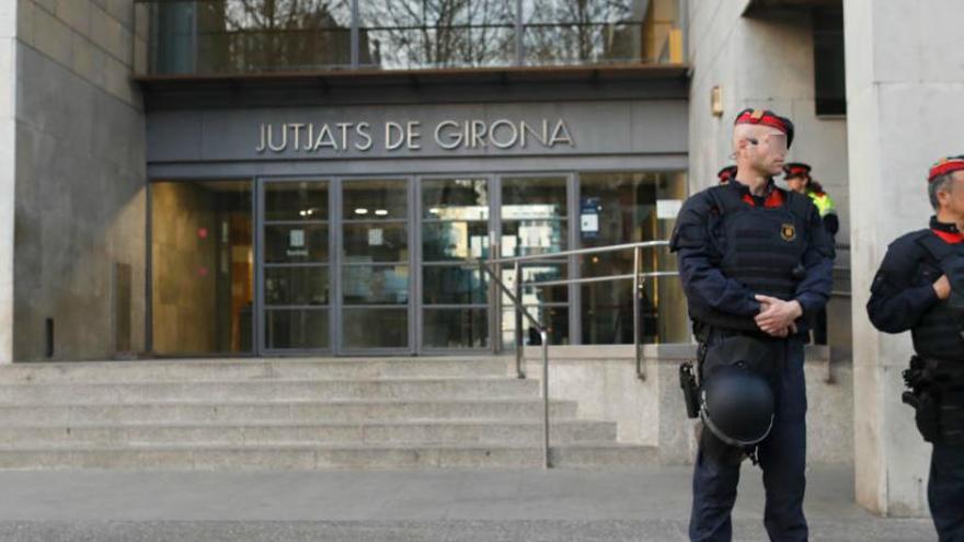 El veí de Girona va ser ahir lliurat al jutjat de guàrdia després d&#039;haver confessat.