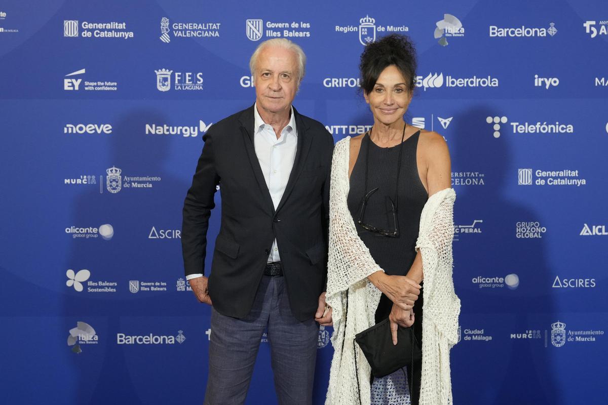 III Foro Económico y Social del Mediterráneo organizado por Prensa Ibérica. De izda a dcha: Carles Tusquets Trias de Bes, empresario y Rosa Cañadas, presidenta de la Fundación Tanja. Barcelona, 16 de junio de 2026. Fotografía de Ferran Nadeu III Foro Económico y Social del Mediterráneo organizado por Prensa Ibérica. De izda a dcha: Carles Tusquets Trias de Bes, empresario y Rosa Cañadas, presidenta de la Fundación Tanja. Barcelona, 16 de junio de 2026. Fotografía de Ferran Nadeu