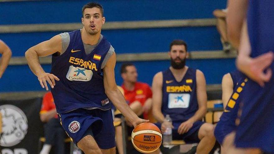 Alberto Abalde, durante un entrenamiento con la selección española de baloncesto.