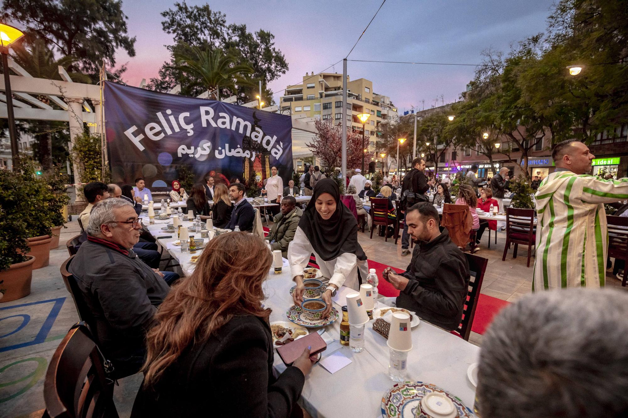 Los musulmanes de Mallorca celebran una cena multitudinaria en Palma