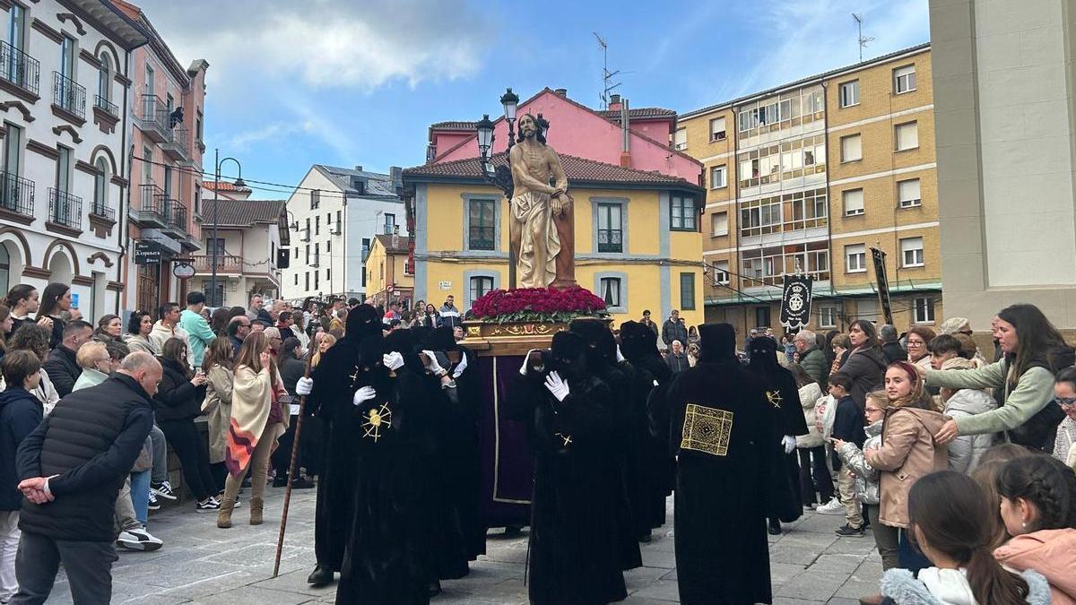 VÍDEO: Procesión de Los Nazarenos en Candás