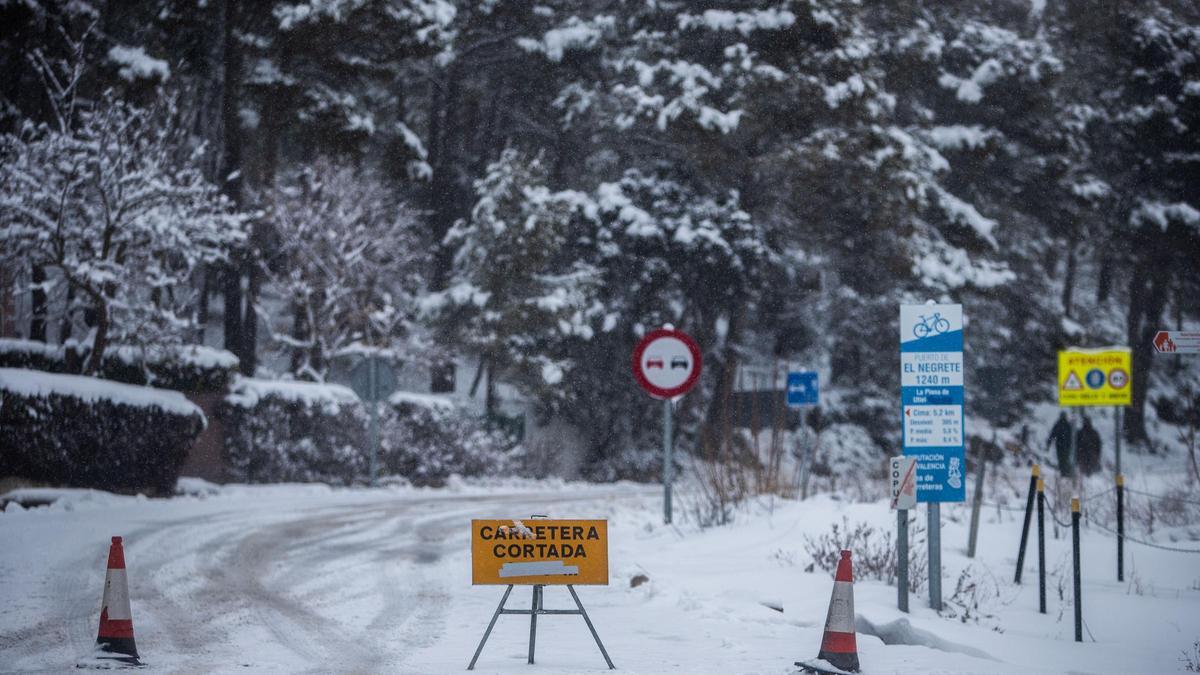 Carreteras cortadas en Valencia y Comunitat Valenciana por la nieve que deja la borrasca Filomena.