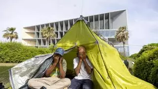 Sin techo en Mallorca | Acampados frente al Palacio de Congresos de Palma por falta de vivienda