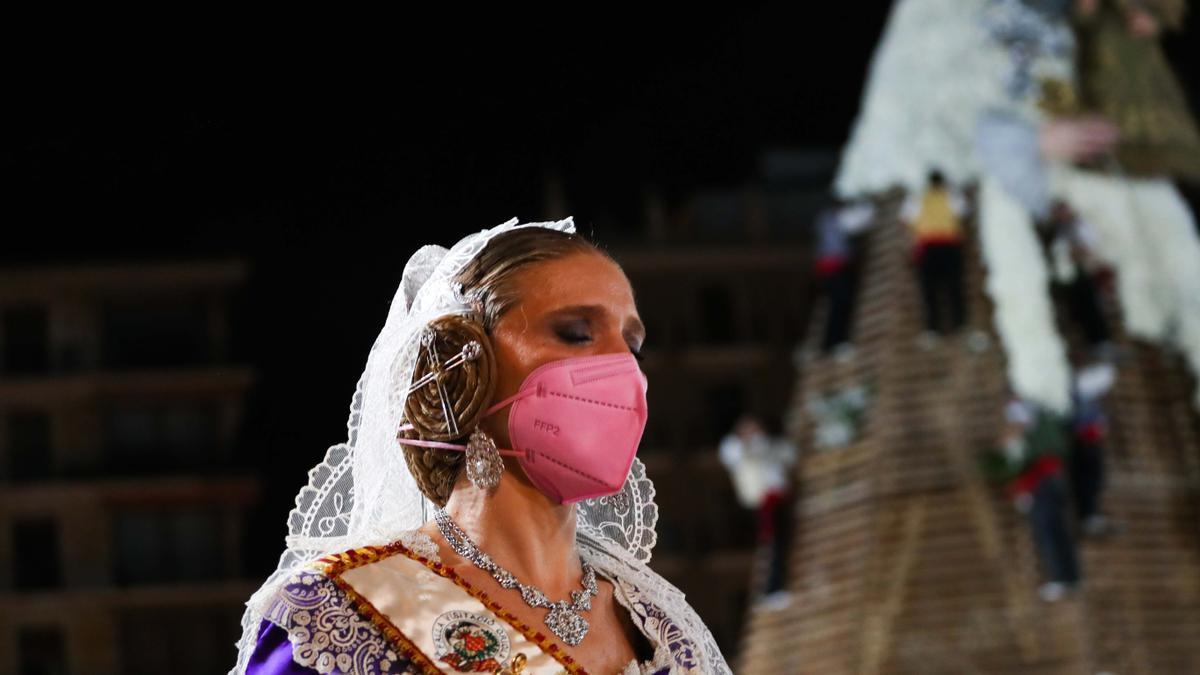 Búscate en el primer día de la ofrenda por la Calle Caballeros de las 21:00 a las 22:00