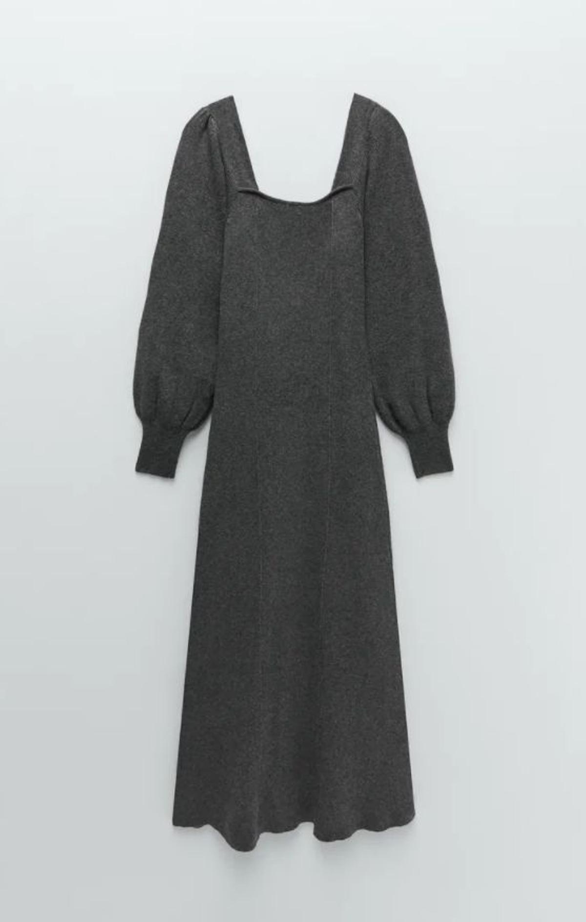 Vestido midi de punto en color gris con mangas abullonadas y escote cuadrado de Zara