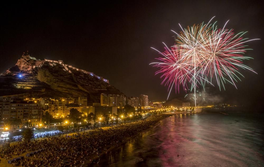 Fuegos cromáticos la primera noche