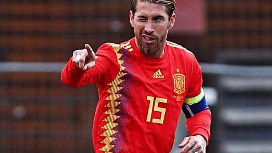 Sergio Ramos celebra su gol, el primero en el partido de ayer.