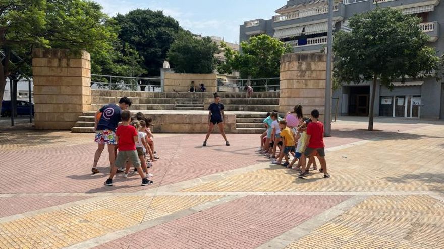 Niños y monitores de Espiral en una actividad. | ESPIRAL