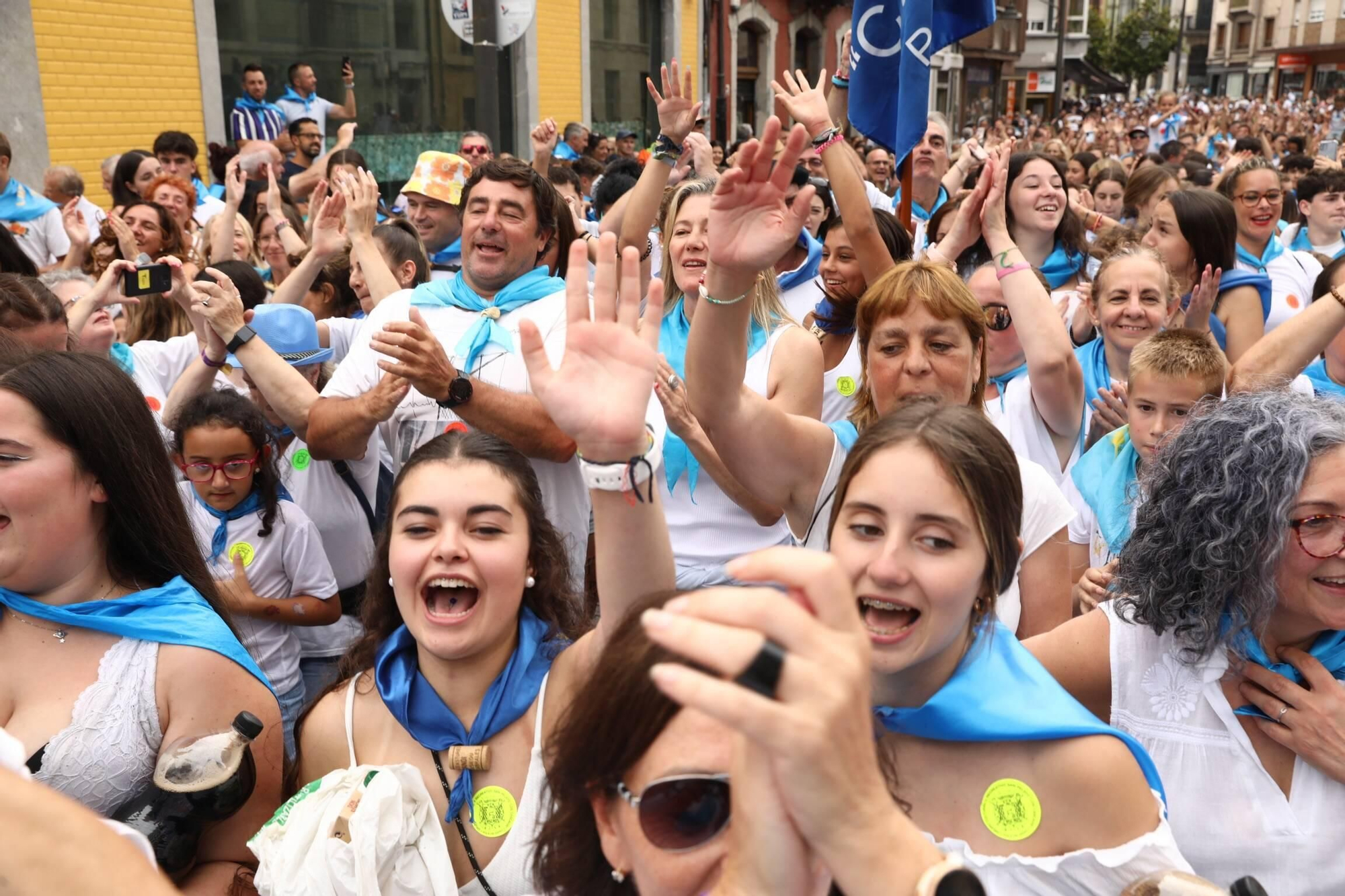 En imágenes: Miles de romeros celebran el Carmín en la Pola