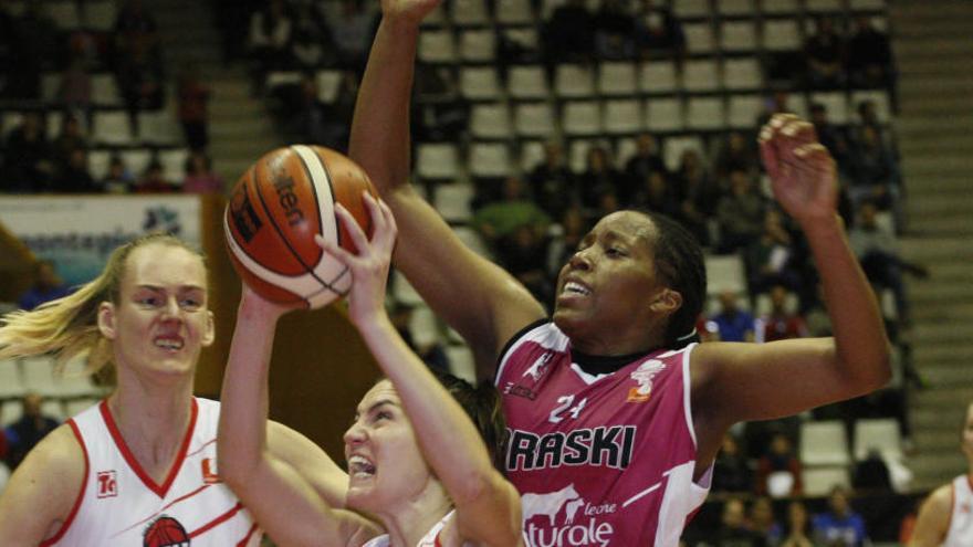 Roundtree (dreta), en la semifinal de Copa a Fontajau.