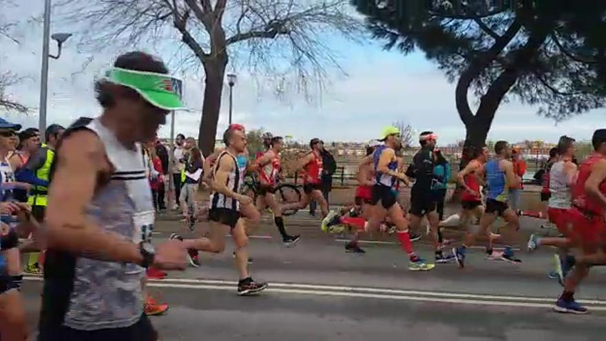 Salida de la 26 maratón Ciudad de Badajoz