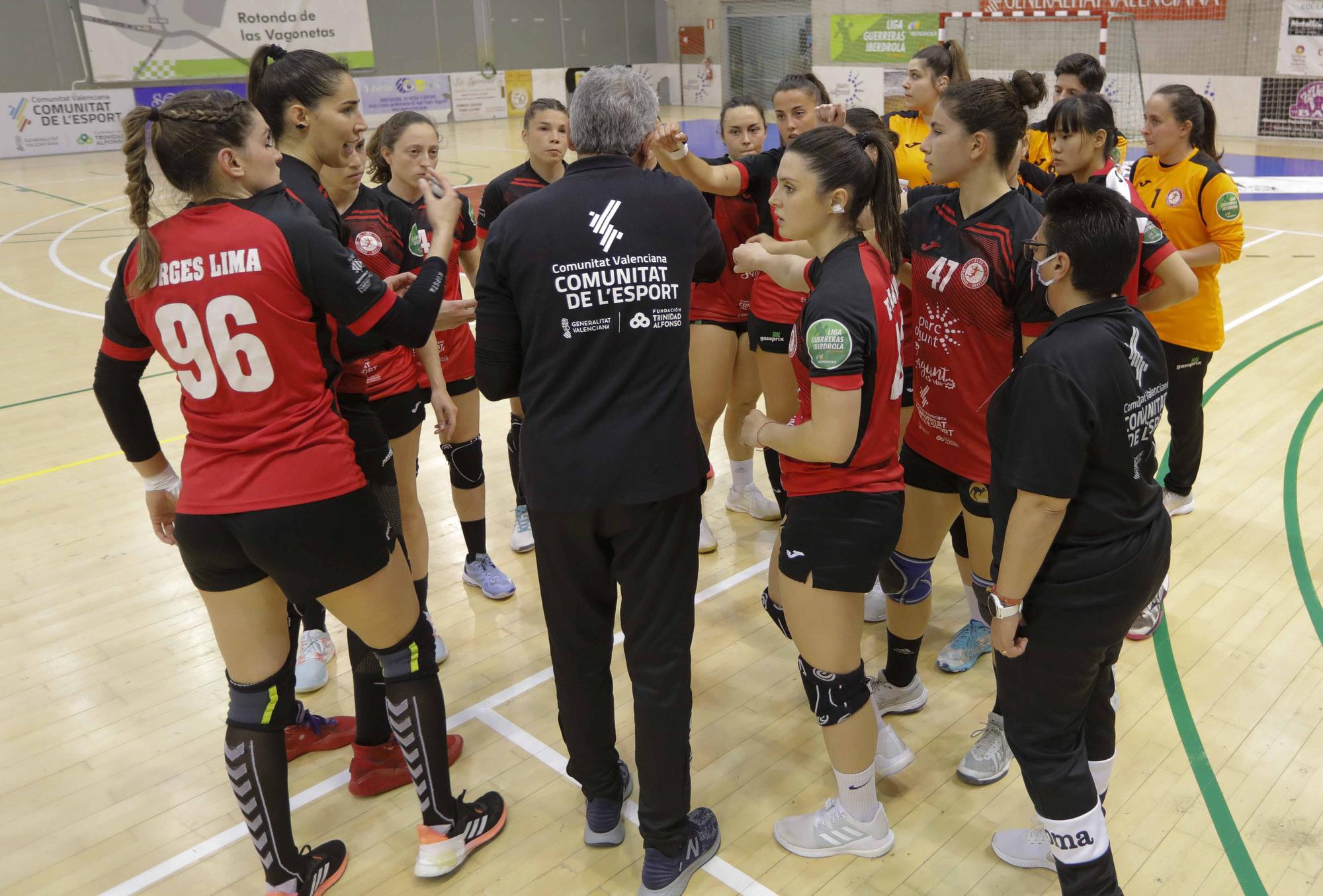 Las imágenes del BM Morvedre y el Amara Bera Bera, en el partido de la Copa de la Reina.