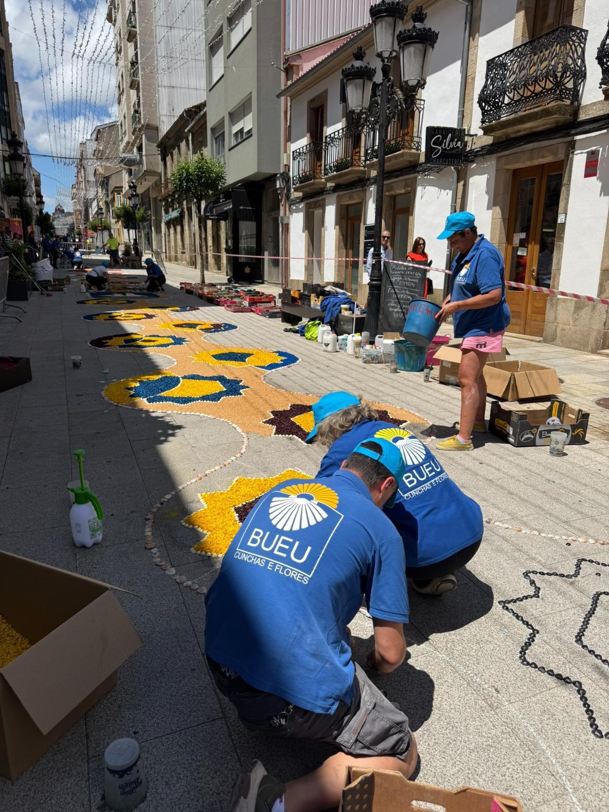 Los alfombristas de Cunchas e Flores, de Bueu, el Corpus San Paio 2026 en A Estrada