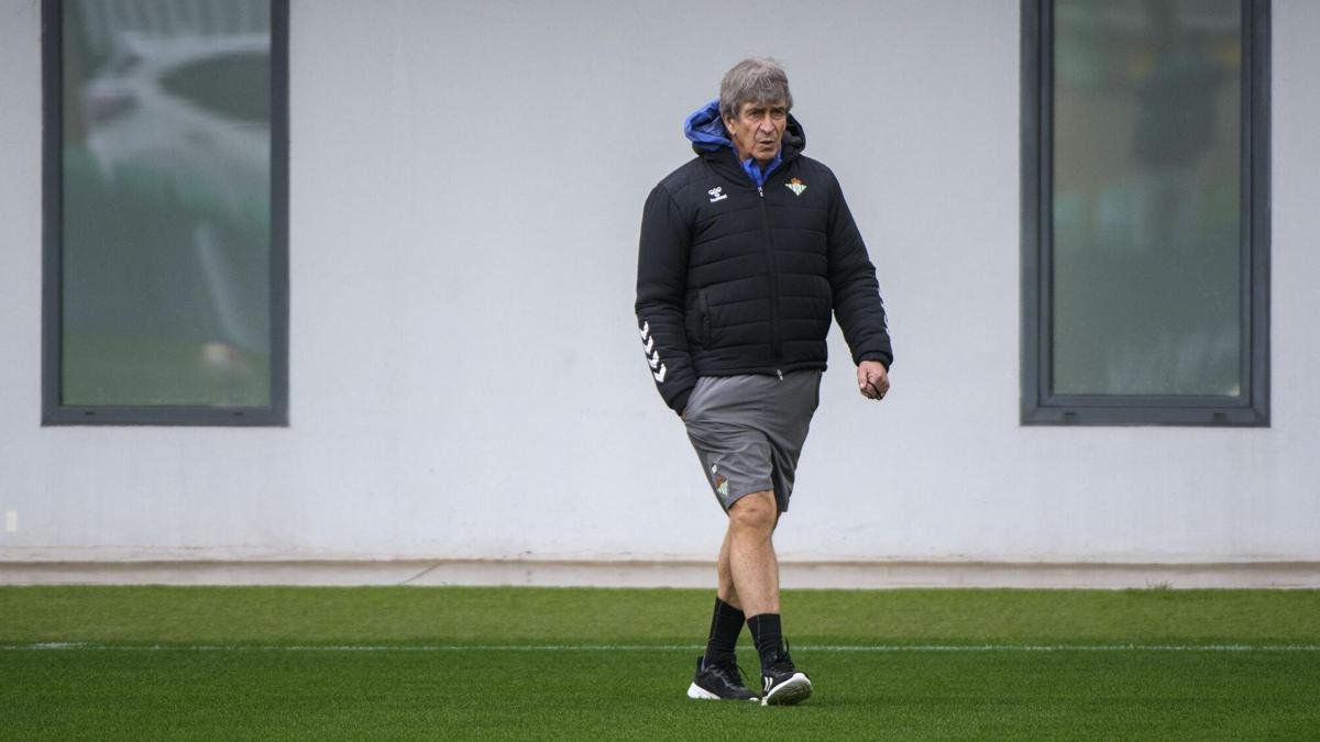 Manuel Pellegrini, durante el entrenamiento previo del Betis al partido de cuartos de final de la Copa del Rey, contra el Atlético de Madrid