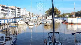 Un pueblo marinero en Sevilla: este es el rincón andaluz que tiene su propio puerto a solo tres kilómetros de la capital