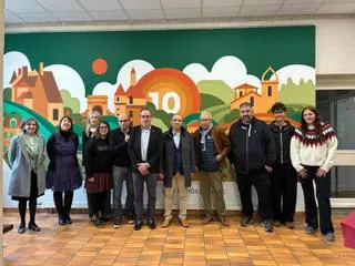 Sant Fruitós de Bages pinta un mural al Lycée Jean Giraudoux per celebrar els 10 anys d’intercanvis lingüístics