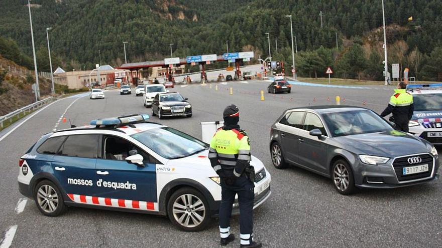 Control dels Mossos d&#039;Esquadra ahir a la tarda al peatge del Túnel del Cadí