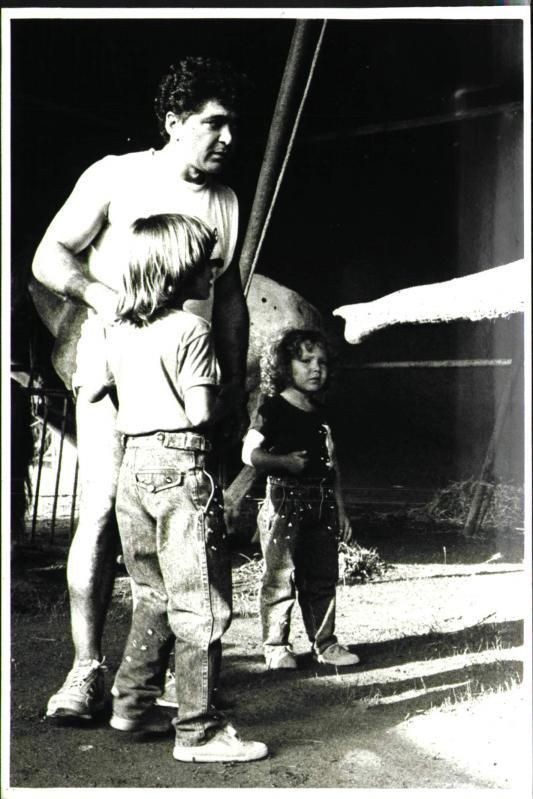 Ángel Cristo con los hijos de ambos, Ángel y Sofía