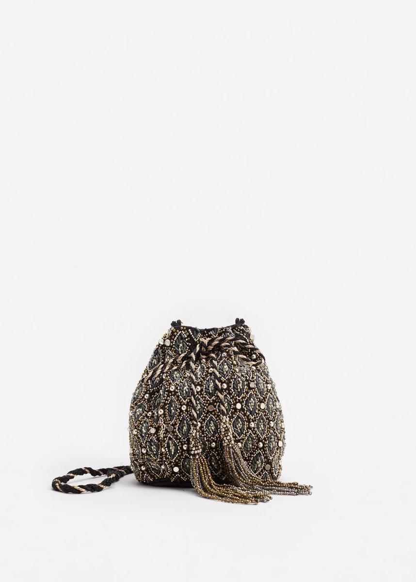 Bolso con abalorios de Mango (39,99€)