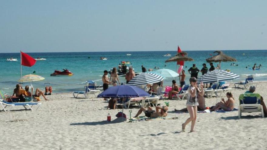 Am Strand von Sa Coma ist am Dienstag (1.9.) ein 60-jähriger Mann ertrunken.