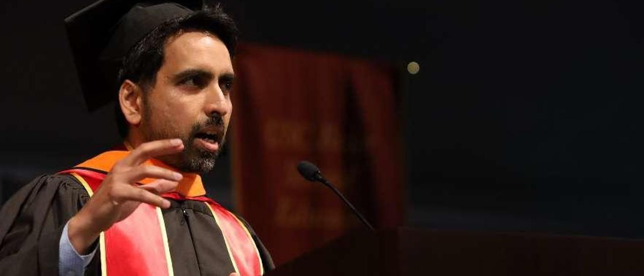 Sal Khan, durante su conferencia en la Universidad norteamericana.