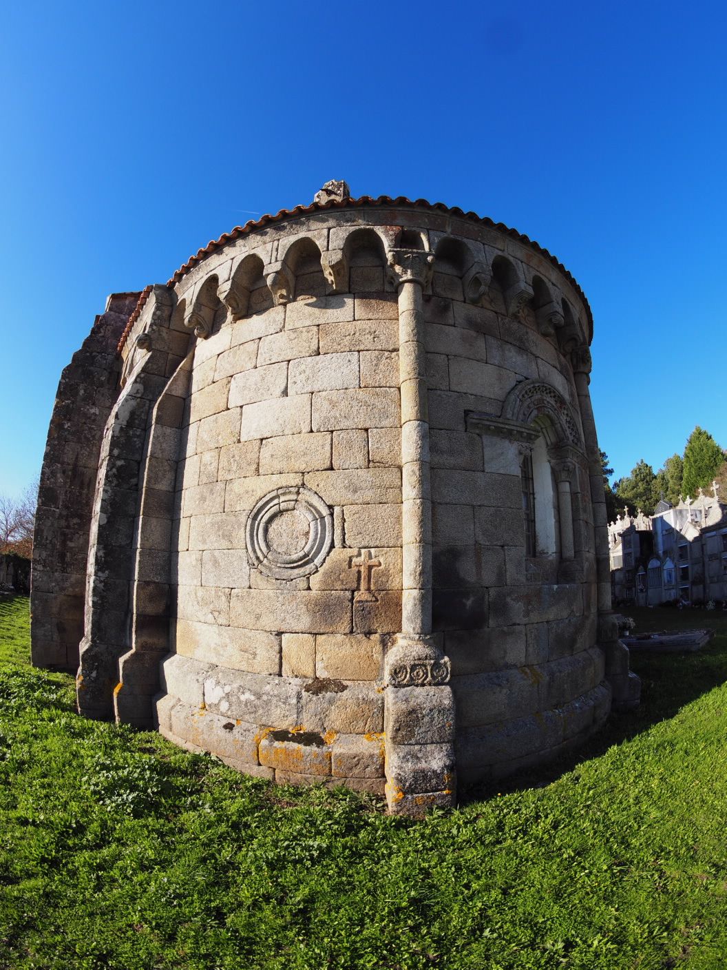 Ábside San Martiño Cameixa @turismo.gal.jpg