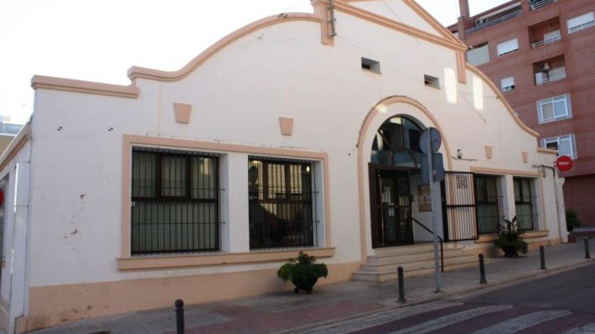 Una imagen de archivo del centro social Isaac Peral de Burjassot.