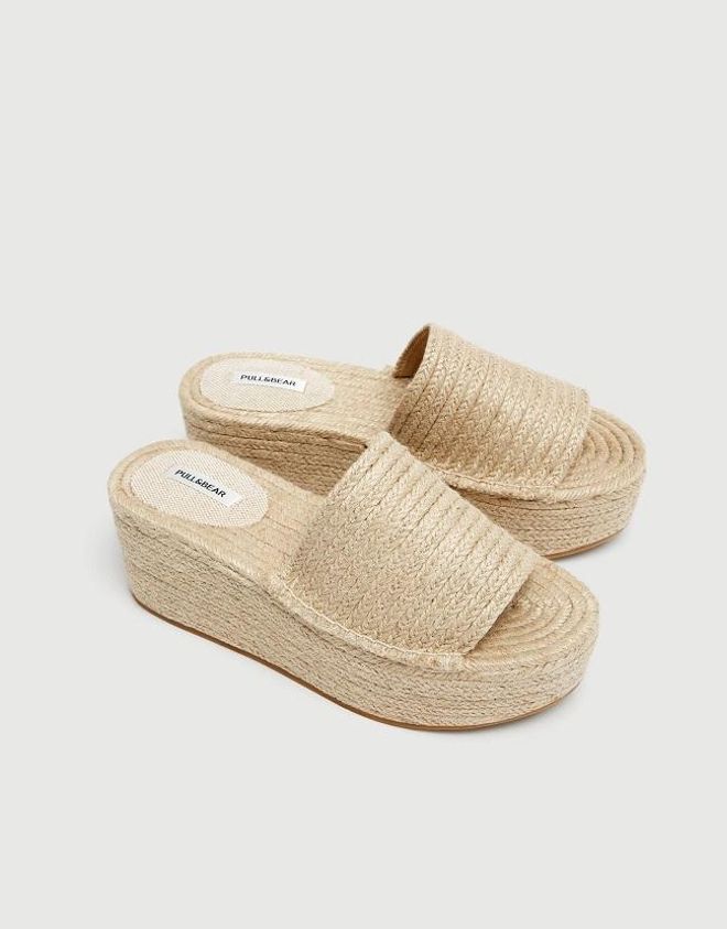 Las cuñas de yute natural, de Pull&Bear
