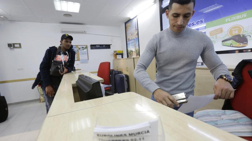 Autobuses que salen de la Región han dejado de parar en Italia