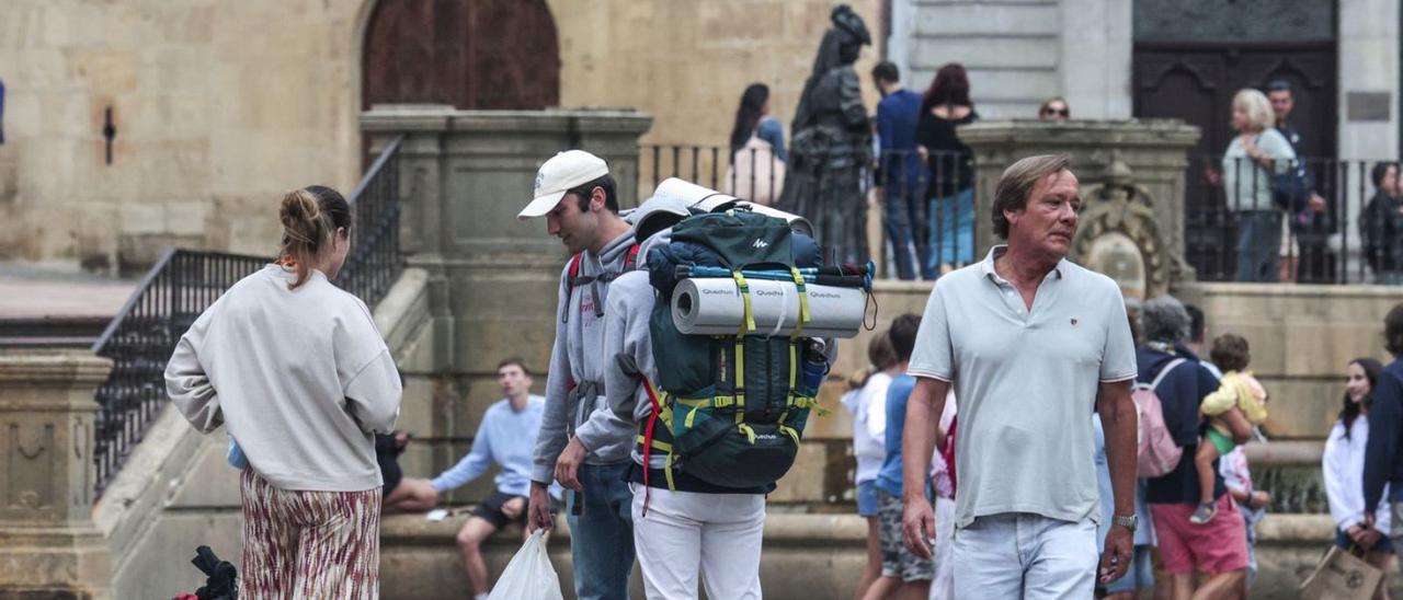 Turistas en la plaza de la Catedral. | IRMA COLLÍN