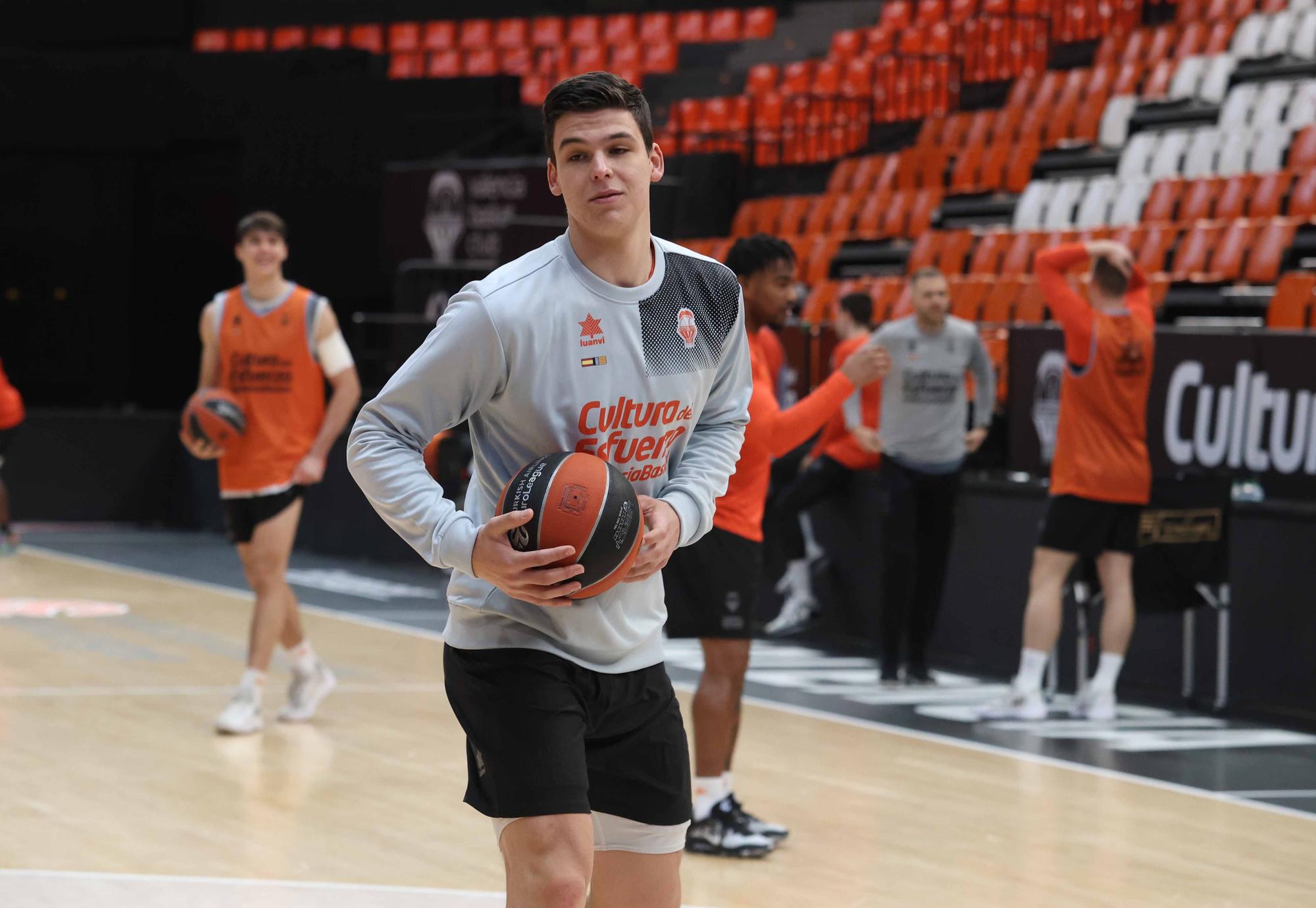 Entrenamiento previo al partido de Euroliga frente al  Meridianbet de Belgrado