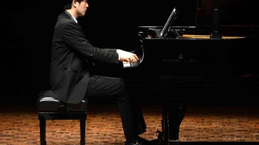 Concierto de la última temporada de la Sociedad Filarmónica con el pianista David Huh. // Rafa Vázquez.