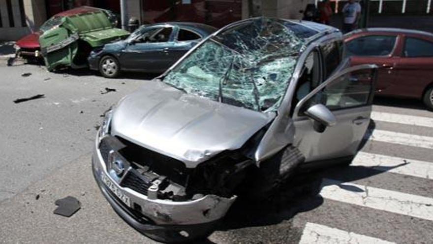 Cuatro vehículos implicados en un aparatoso accidente en la calle Aragón