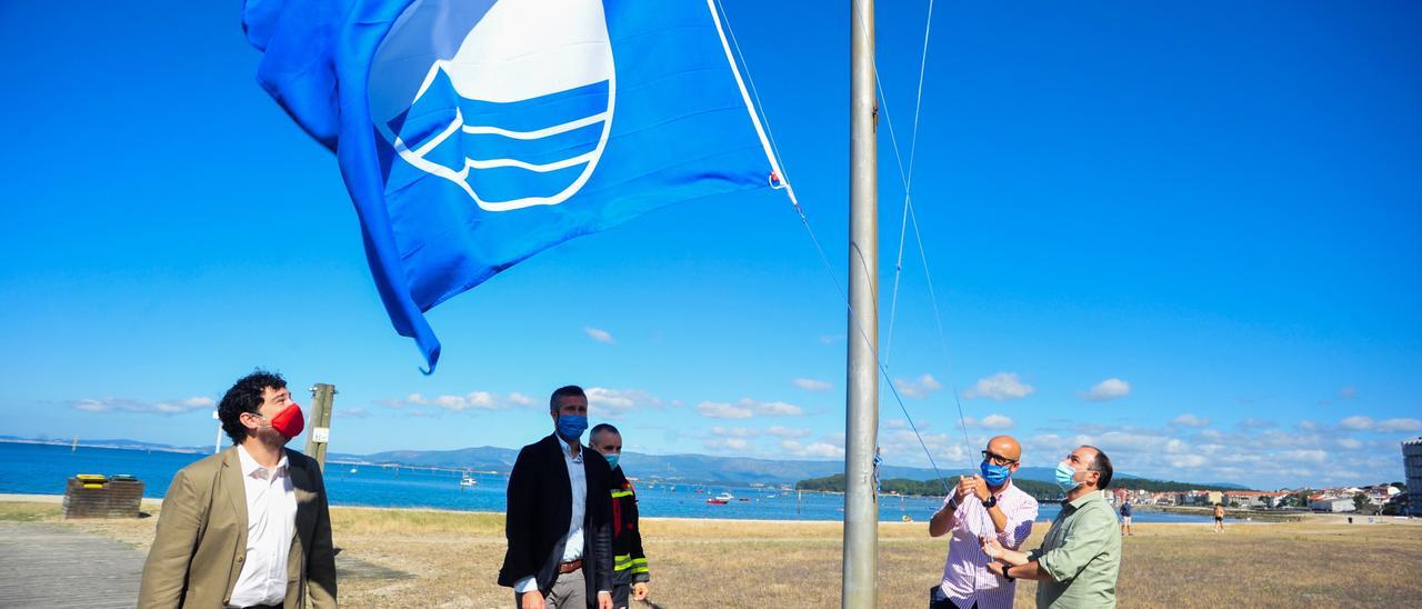 La Bandera Azul volverá a ondear en la playa vilagarciana de Compostela.