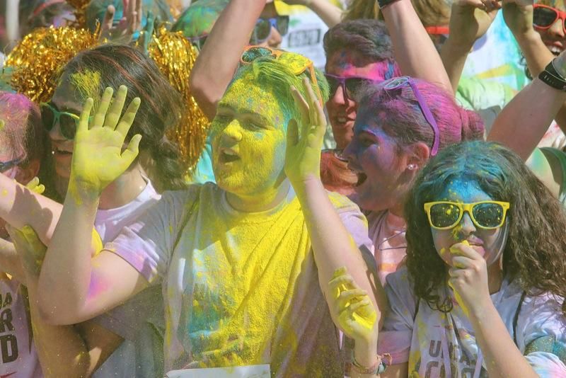 Búscate en la primera Unicaja Color Road de Málaga