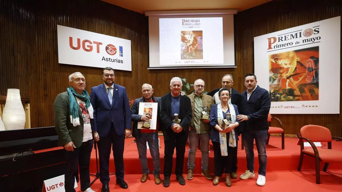 UGT premia a Víctor Manuel, que canta al "excremento" de Trump en un acto con el accidente de Cerredo muy presente