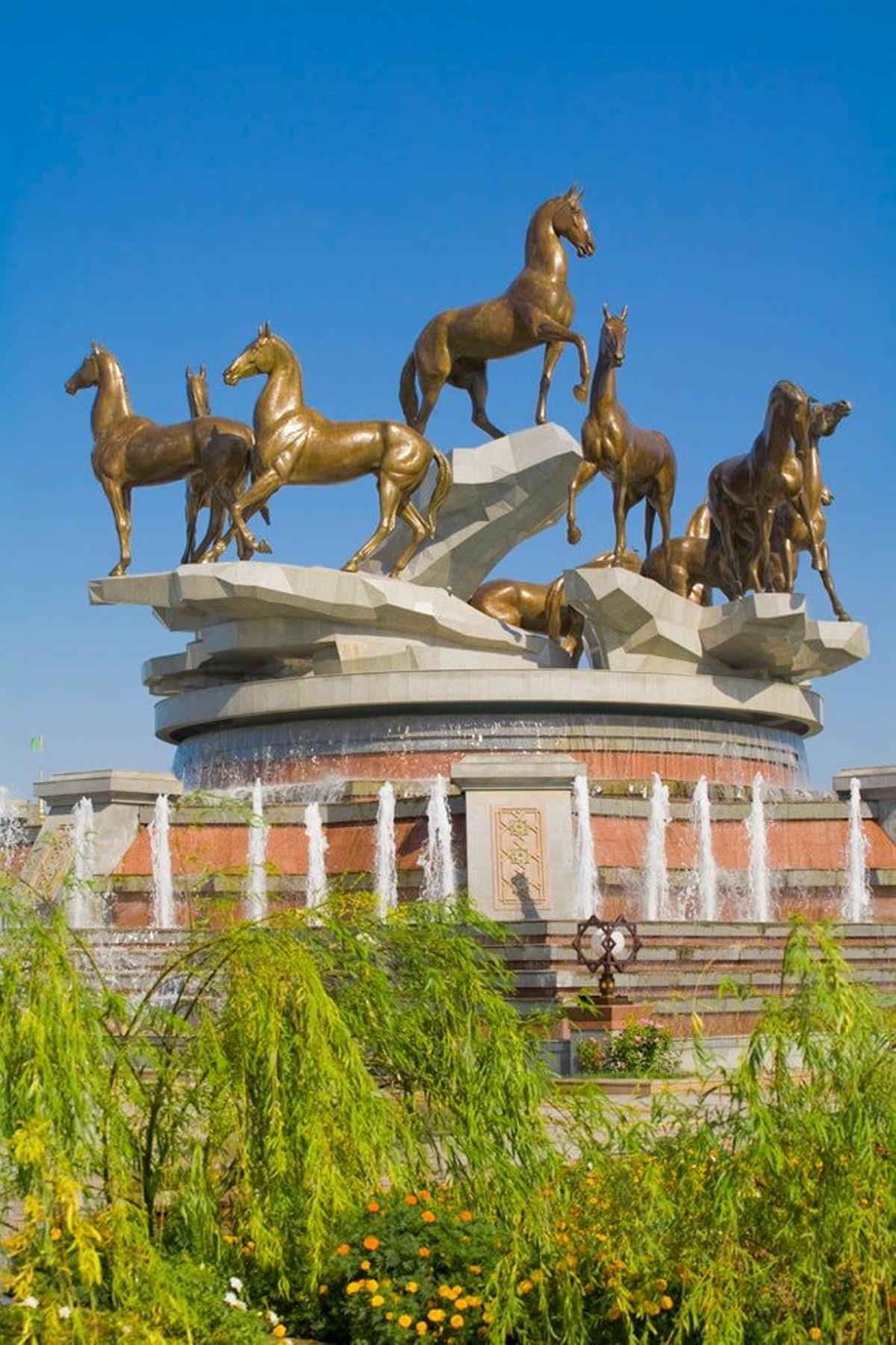 Escultura ecuestre en Asjabad