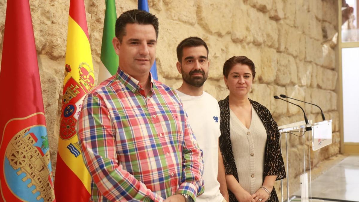 Pedro García, Rafael Mellado e Irene Ruiz, en la sala de prensa del Ayuntamiento.