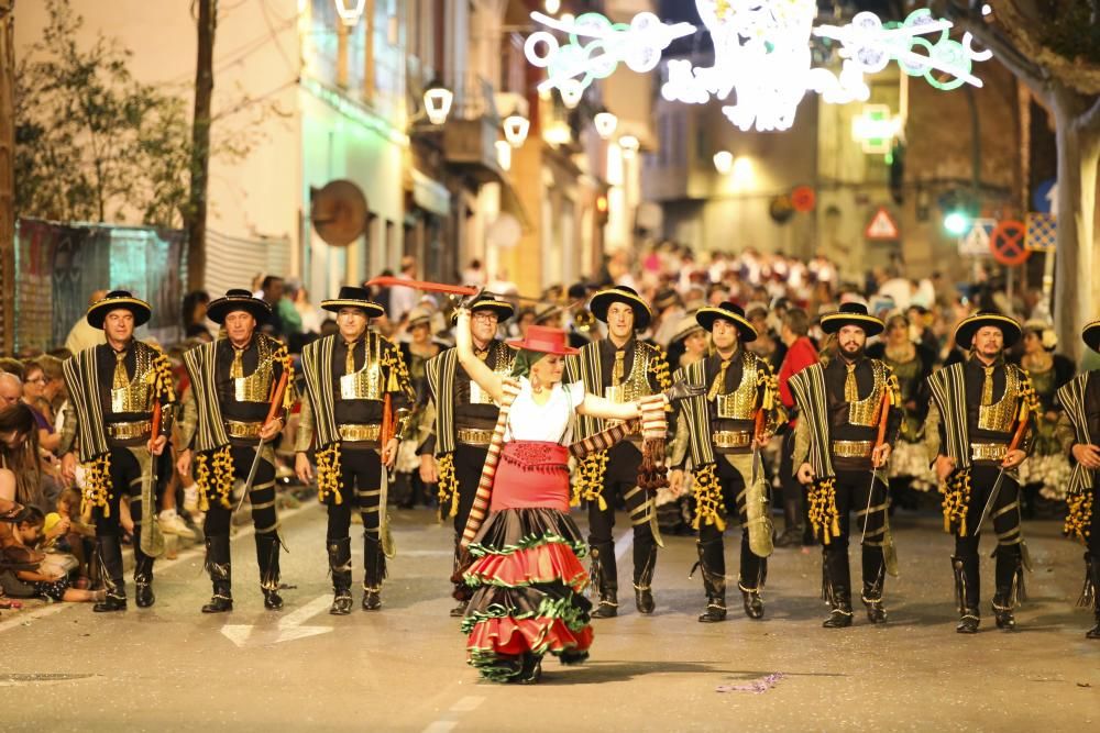 Los Moros y Cristianos de Aspe viven un desenlace espectacular