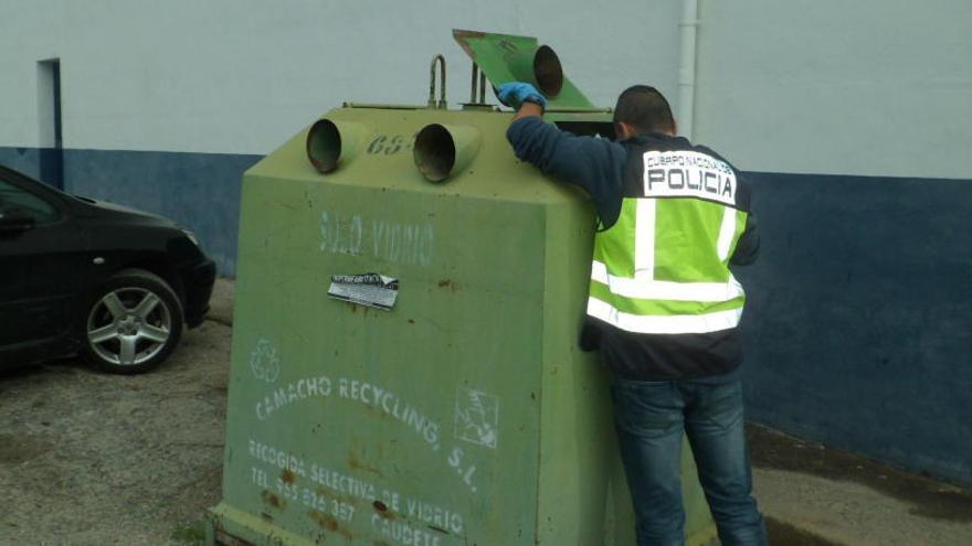 La Policía inspecciona el entorno del concesionario donde asesinaron a la viuda de Vicente Sala