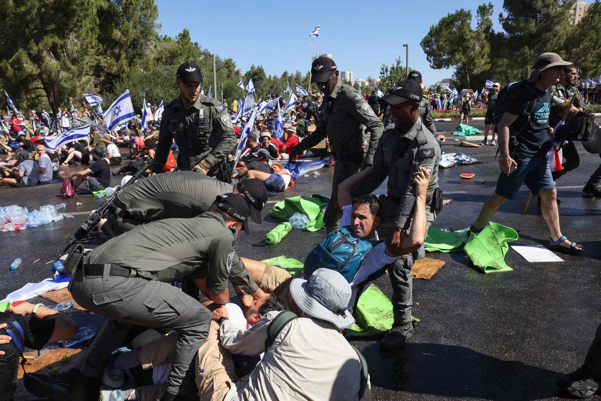 Las protestas masivas continúan en Israel por la reforma judicial