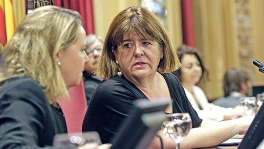 Los diputados y la Mesa se bajarán el sueldo un 5% y la presidenta un 15%