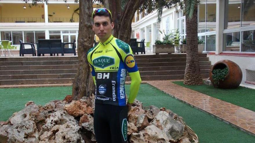 Javi Gil, con el maillot de Baqué-BH