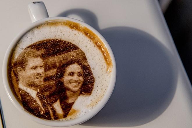 Capuchino con la imagen del príncipe Harry y Meghan Markle