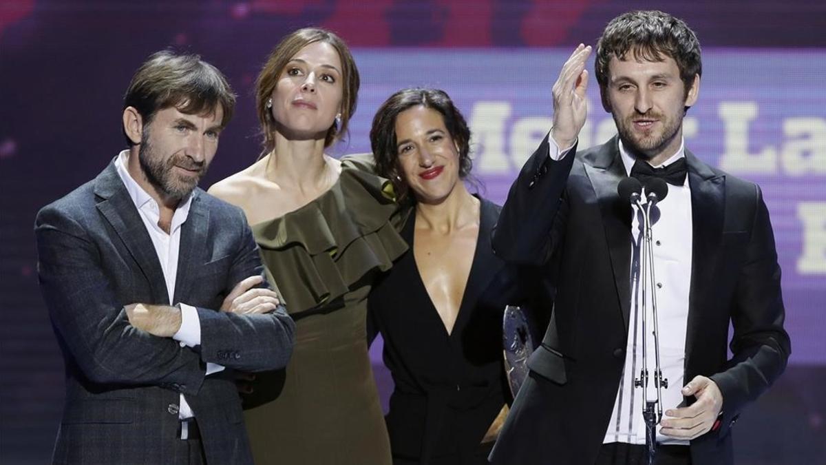 Raúl Arévalo, junto a la productora de 'Tarde para la ira', Beatriz Bodegas, la actriz Ruth Díaz y Antonio de la Torre.