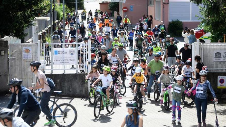 Escolares y familias de Campolongo reivindican el uso de la bicicleta