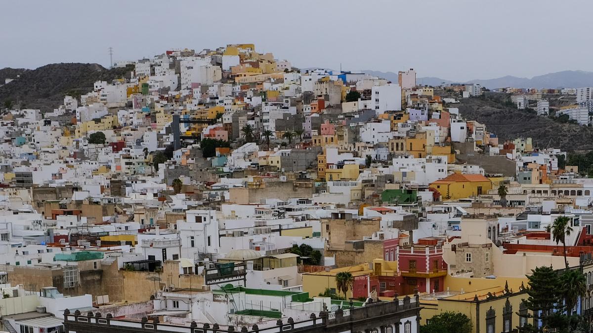 Los riscos de San Juan y San José desde la catedral.